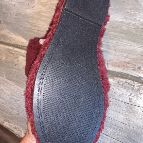 Top Moda Burgundy Boucle Fuzzy Slip On Flats or Slippers Hard Soles NEW SIZE 7 - Picture 5 of 5